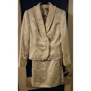 TAHARI 2PC SKIRT SUIT Size 8 RUFFLE DETAILS Elegant,  Ivory